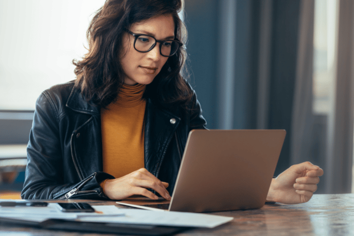 woman on laptop (3)