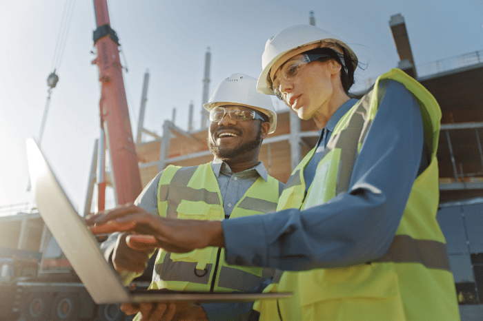 workers on laptop (1)